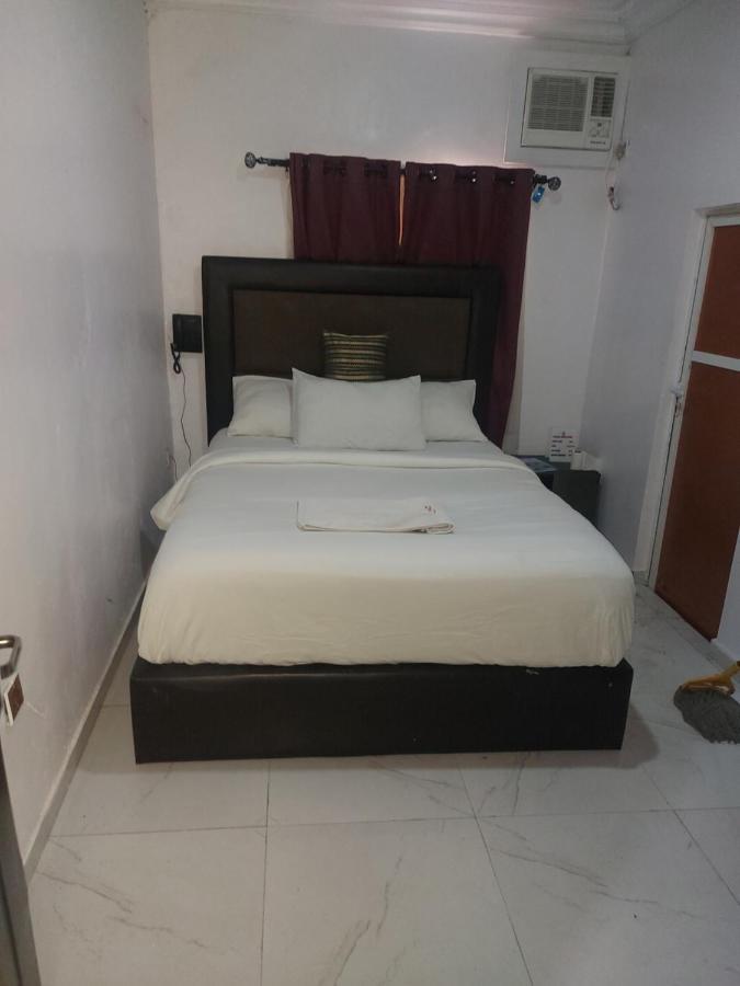 Rush Hotel & Apartments Lagos Ngoại thất bức ảnh